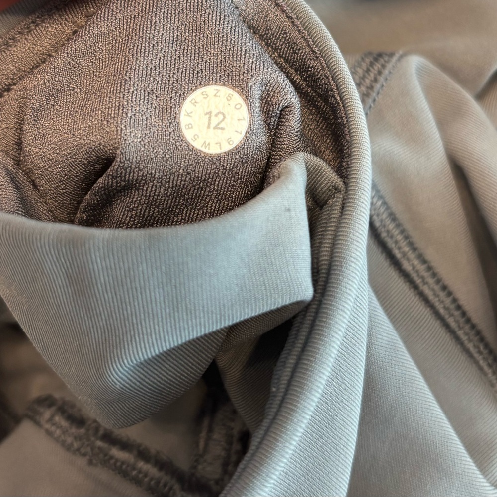 Lululemon Compression Leggings - Picture 6 of 6